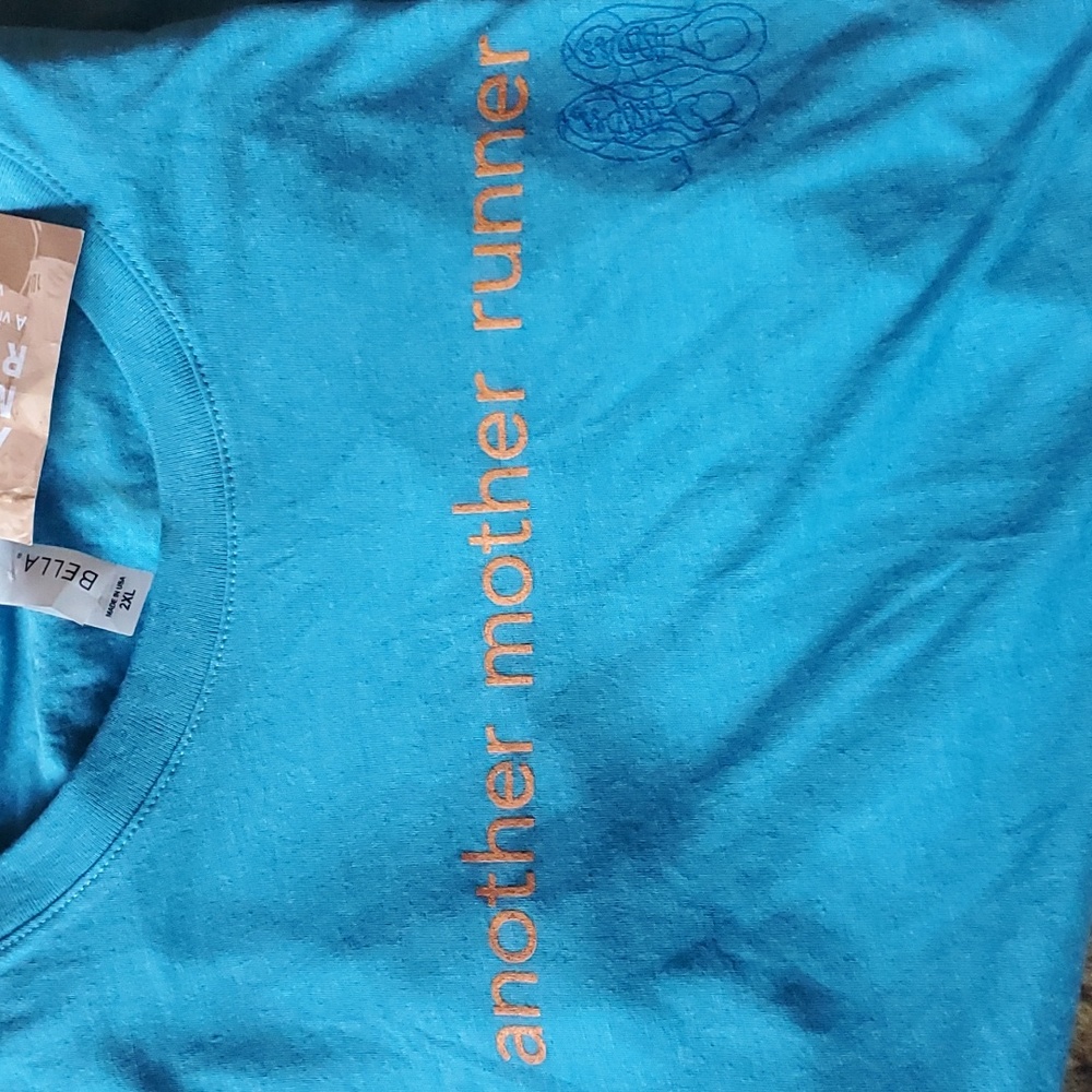NWT running tshirt - Picture 5 of 6